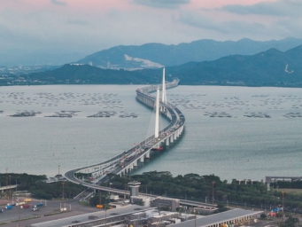 42.195公里，见深港情长